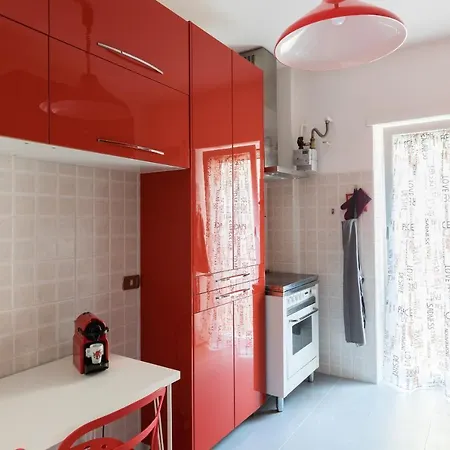 Amoretti Apartment, 6 Persone, 3 Camere, 2 Bagni, Balcone, Wi-fi, Metro B Monti Tiburtini