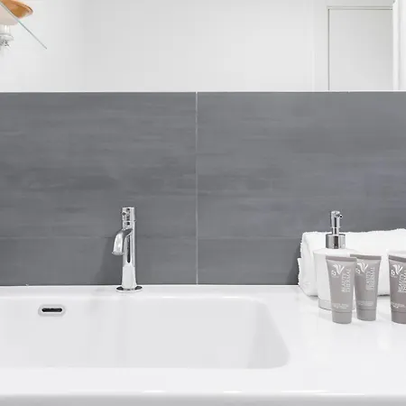 Amoretti Apartment, 6 Persone, 3 Camere, 2 Bagni, Balcone, Wi-fi, Metro B Monti Tiburtini Roma