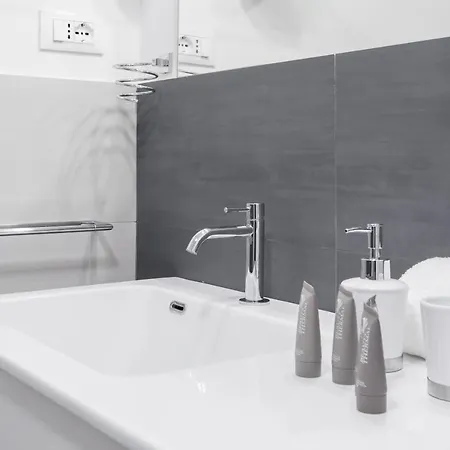 公寓 Amoretti Apartment, 6 Persone, 3 Camere, 2 Bagni, Balcone, Wi-fi, Metro B Monti Tiburtini *