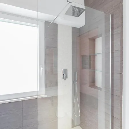 Amoretti Apartment, 6 Persone, 3 Camere, 2 Bagni, Balcone, Wi-fi, Metro B Monti Tiburtini Appartement *