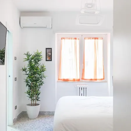 Amoretti Apartment, 6 Persone, 3 Camere, 2 Bagni, Balcone, Wi-fi, Metro B Monti Tiburtini Appartement *