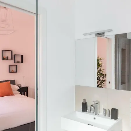 Amoretti Apartment, 6 Persone, 3 Camere, 2 Bagni, Balcone, Wi-fi, Metro B Monti Tiburtini * Rome