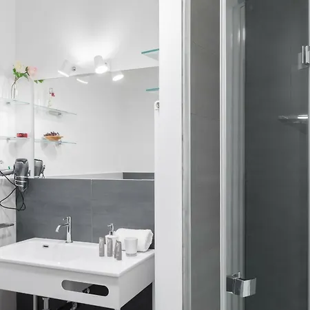 Amoretti Apartment, 6 Persone, 3 Camere, 2 Bagni, Balcone, Wi-fi, Metro B Monti Tiburtini