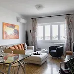 Appartamento Amoretti Apartment, 6 Persone, 3 Camere, 2 Bagni, Balcone, Wi-fi, Metro B Monti Tiburtini Roma